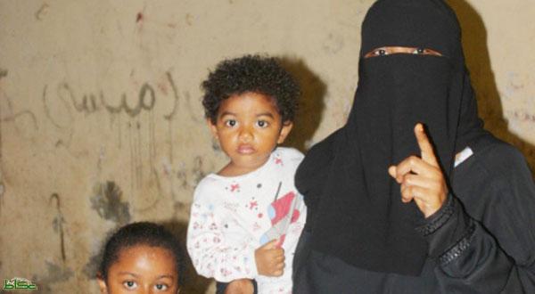 مجيدة تبحث عن مسكن يقي صغارها حرارة الشمس