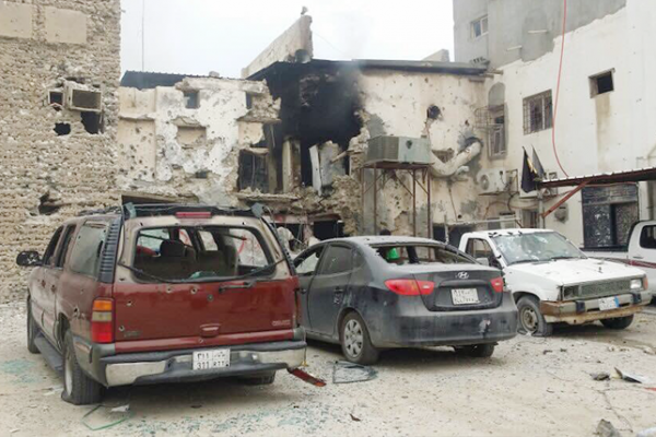 شاهد اشتباكات عنيفة بين القوى الأمنية وإرهابيين مطلوبين بالعوامية