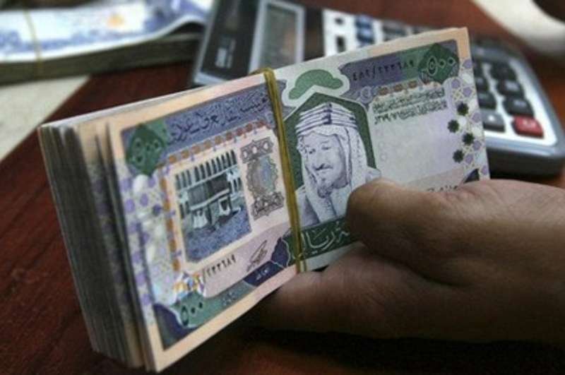 رواتب "الحمَل" تتأخر يوماً.. رسالة "تم إيداع الراتب" صباح الأحد