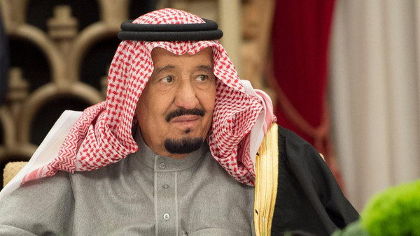 خادم الحرمين يعزي الشيخ المغامسي في وفاة والده