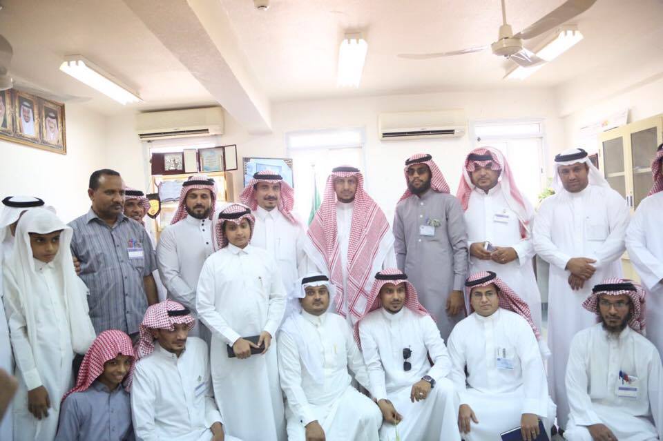 وكيل الوزارة للمناهج والبرامج التربوية الدكتور الحارثي يزور متوسطة العيدابي والمرافق التعليمية بصبيا