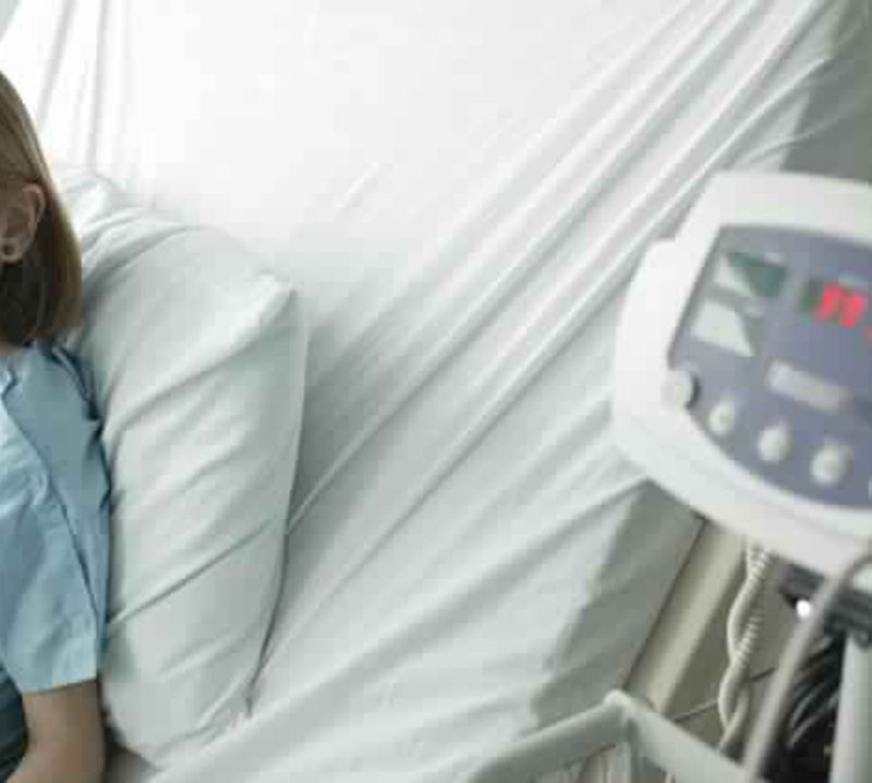 منى البعلبكي: "أنا بريئة" لم أصرف أدوية منتهية الصلاحية وسبب إيقافي شلل مؤقت لطفل