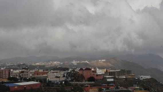 أمطار غزيرة وأتربة على الباحة حتى الـ9 مساءً