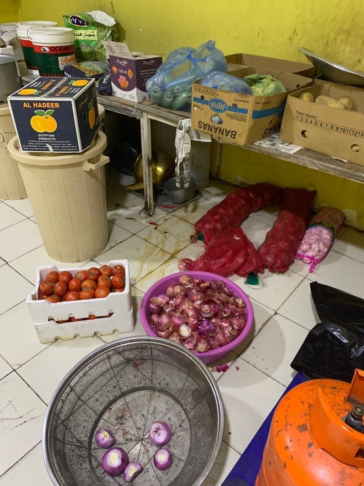 ضبط 125 كيلوغراماً من المواد الغذائية الفاسدة في صفوى