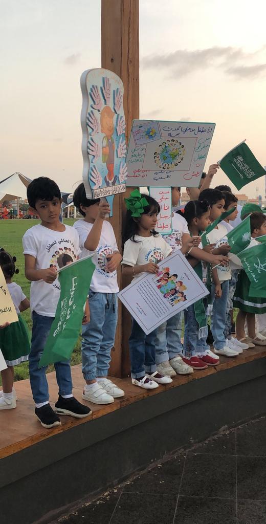 طلاب وطالبات ومنسوبي ( روضة وابتدائية براعم النور  الأهلية بجازان)يجددون البيعة  بكل حب و وفاء